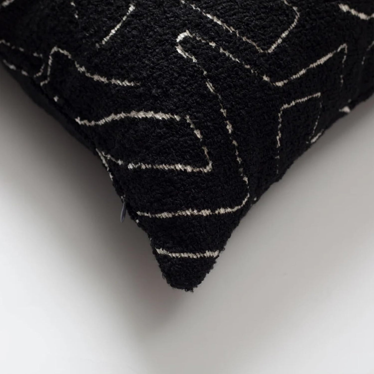 Throw Pillow Covers, Pack of 1 Woven Jacquard Cushion Covers for Sofas, Couches, Bed, Boho Home Decor, Cozy Soft and Comfortable Pillow Cases Bed, Amorf, Black 14x28 Inch