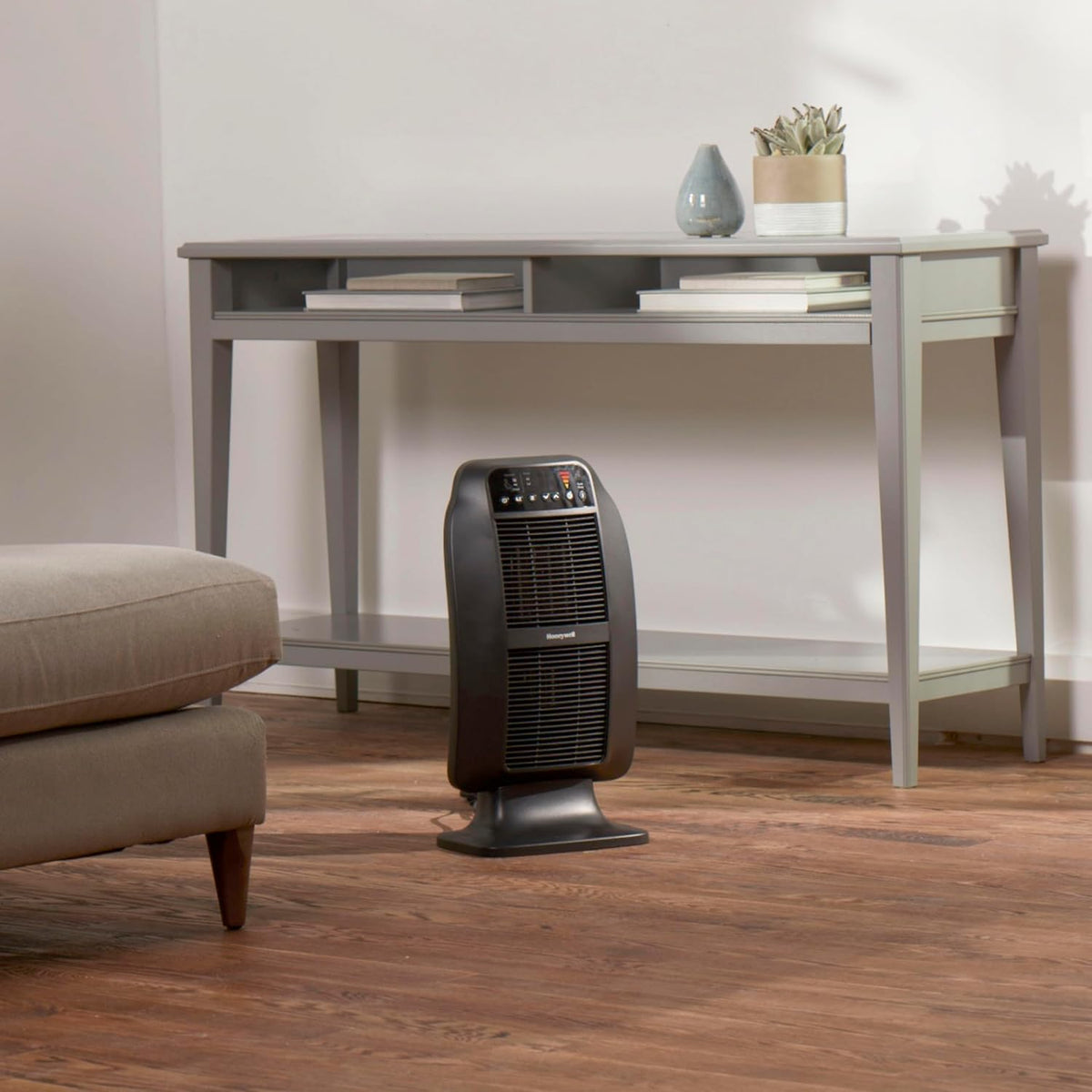 Honeywell HeatGenius Ceramic Heater, Black – Easy to Use Space Heater with Multi-Directional Heating, Digital Controls and Programmable Thermostat
