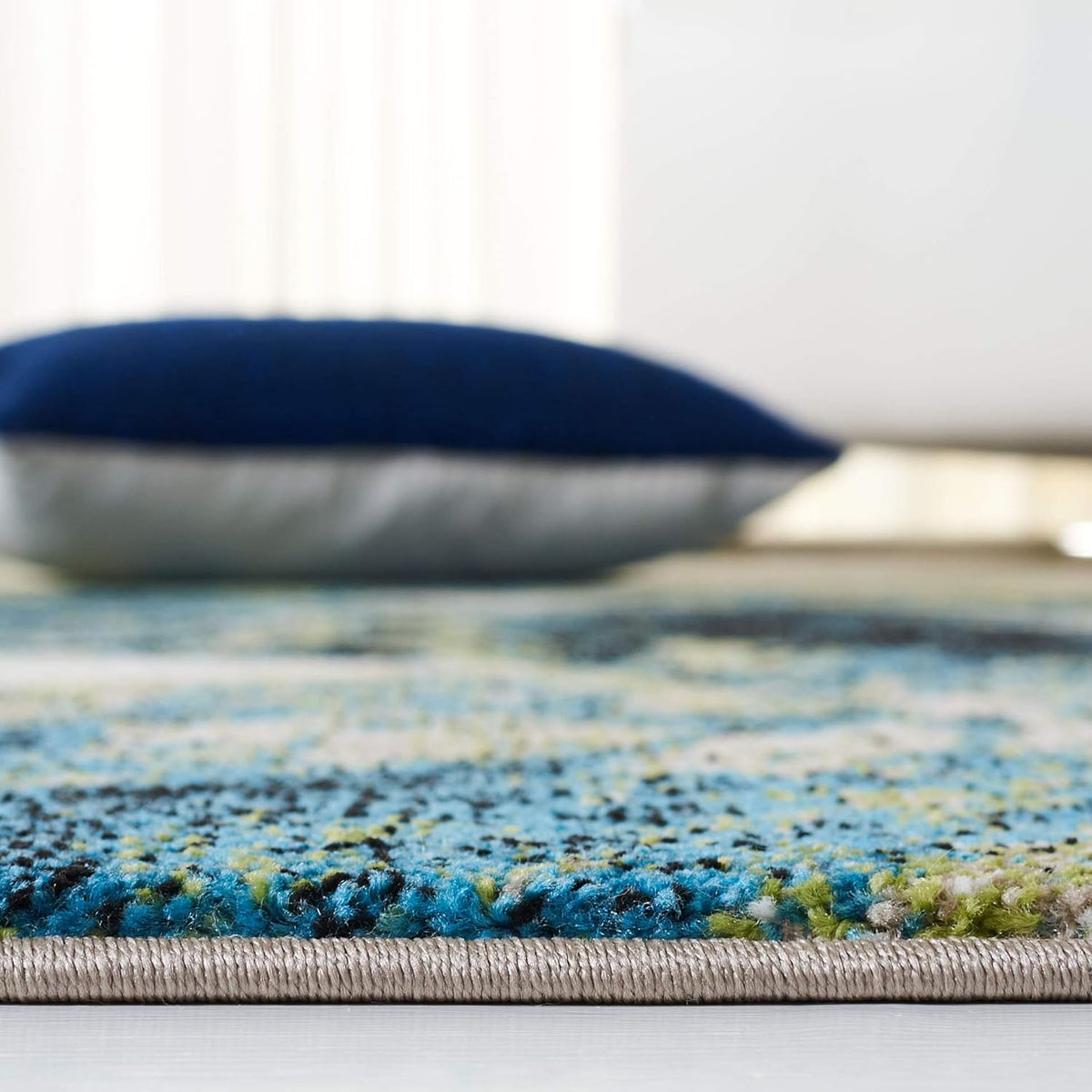 SAFAVIEH Glacier Collection X-Large Area Rug - 11' x 15', Navy & Green, Modern Abstract Design, Non-Shedding & Easy Care, Ideal for High Traffic Areas in Living Room, Bedroom (GLA123M)