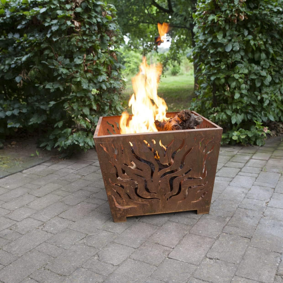 esschert design fire basket with legs, side view