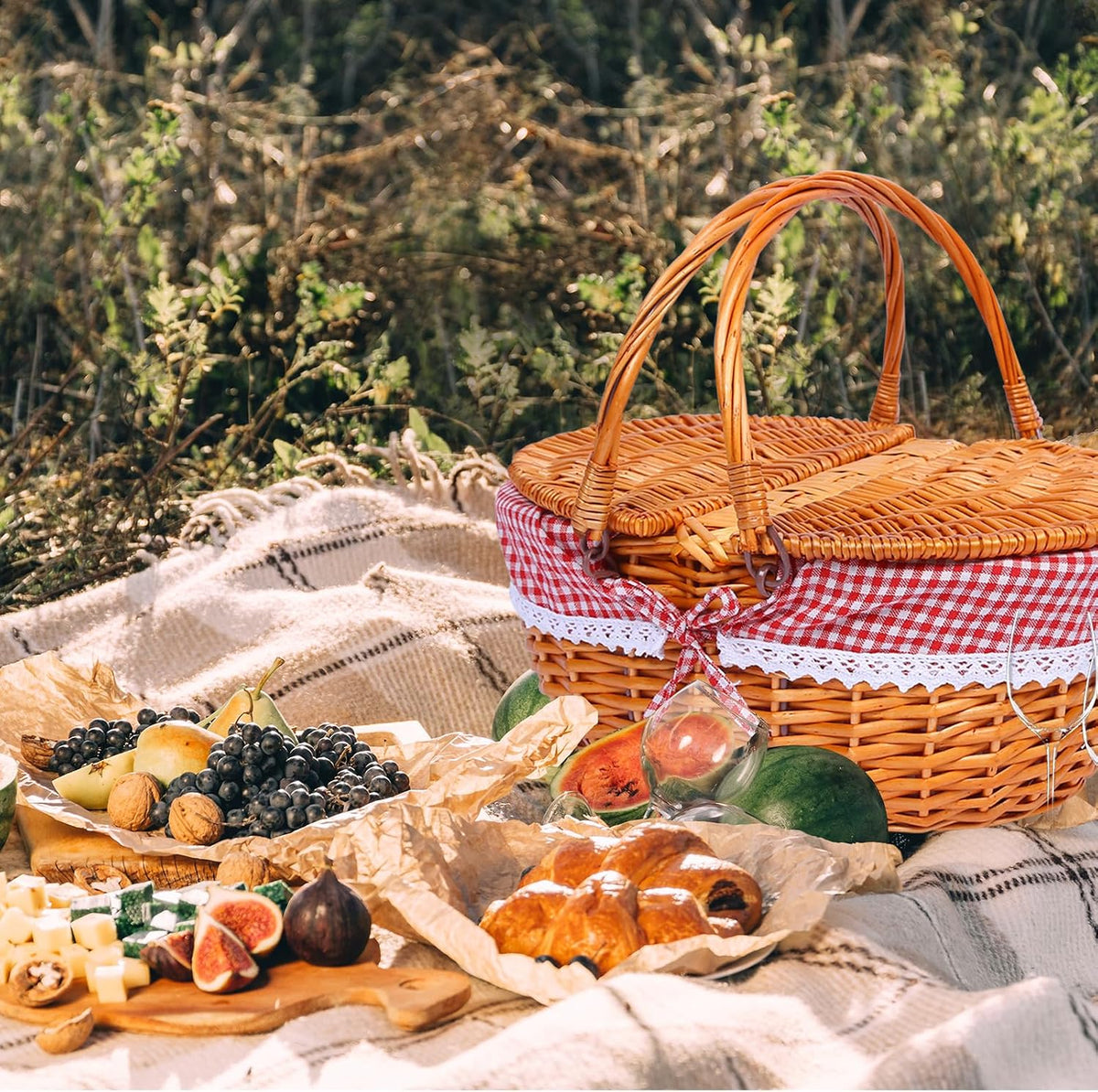 Wicker Picnic Basket with Handle, 15" Large Picnic Basket
