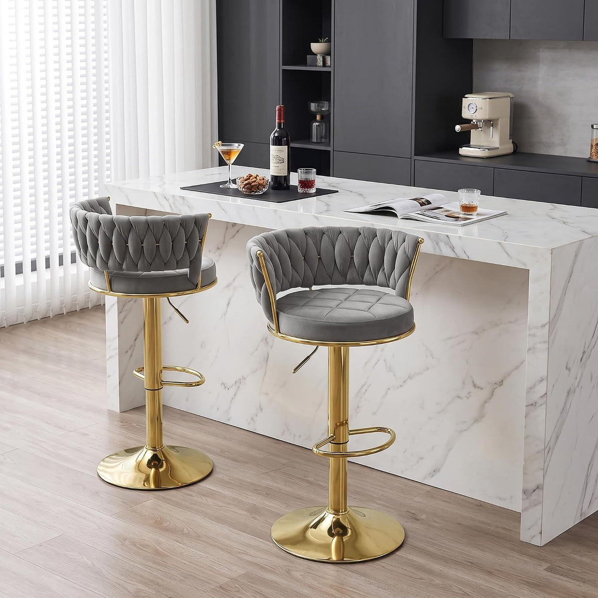 vecelo bar stools set of 2, adjustable barstools shown in use