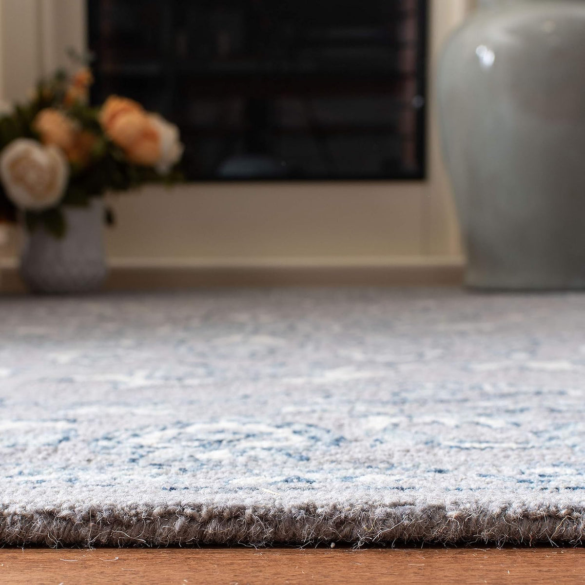 SAFAVIEH Micro-Loop Collection Area Rug - 10' x 14', Light Grey & Ivory, Handmade Shabby Chic Wool, Ideal for High Traffic Areas in Living Room, Bedroom (MLP504F)