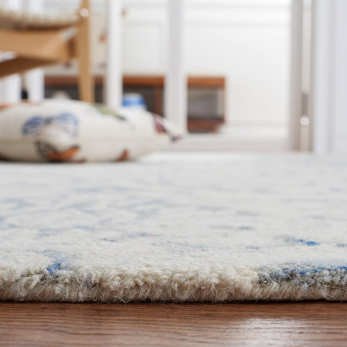 SAFAVIEH Micro-Loop Collection 10' x 14' IvoryBlue MLP532A Handmade Premium Wool Living Room Dining Bedroom Area Rug