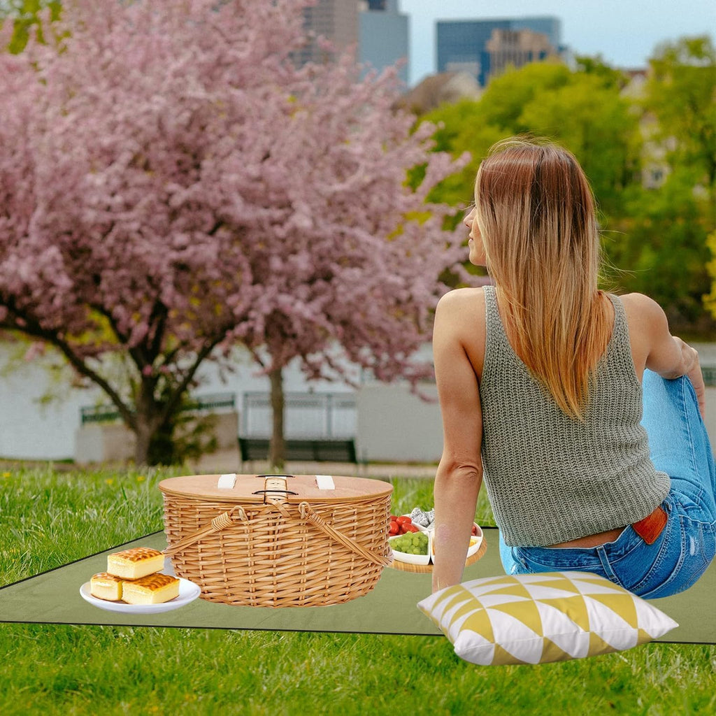 15" Cooler Picnic Basket with Blanket, Wooden Split Lid Picnic Basket
