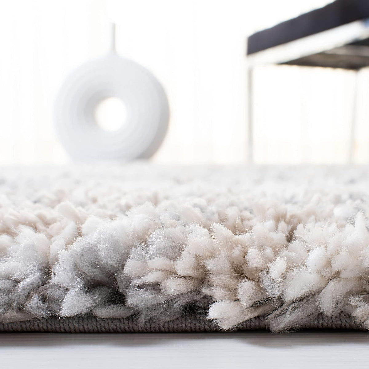 SAFAVIEH Fontana Shag Collection Area Rug - 6'7" x 9', Grey & Ivory, Modern Design, Non-Shedding & Easy Care, 2-inch Thick Ideal for High Traffic Areas in Living Room, Bedroom (FNT856G)