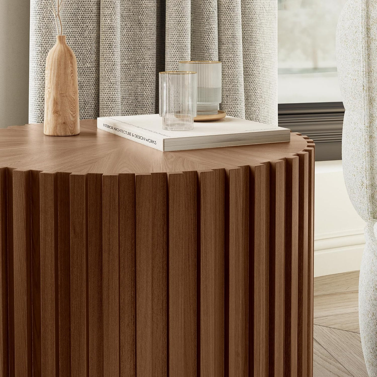 POVISON Round Coffee Side Table, Mid Century Wood End Table, Fluted Side Table for Living Room Bedroom Office, 20.08", Light Walnut