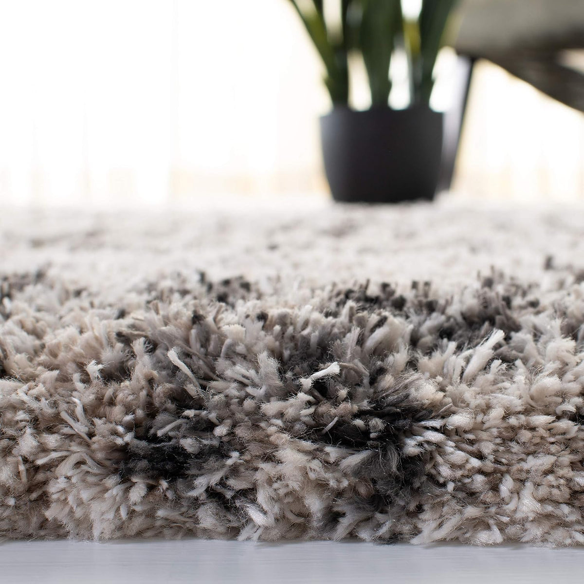 SAFAVIEH Iceland Shag Collection Area Rug - 9' x 12', Cream & Grey, Modern Design, Non-Shedding & Easy Care, 2.6-inch Thick Ideal for High Traffic Areas in Living Room, Bedroom (ISG518A)