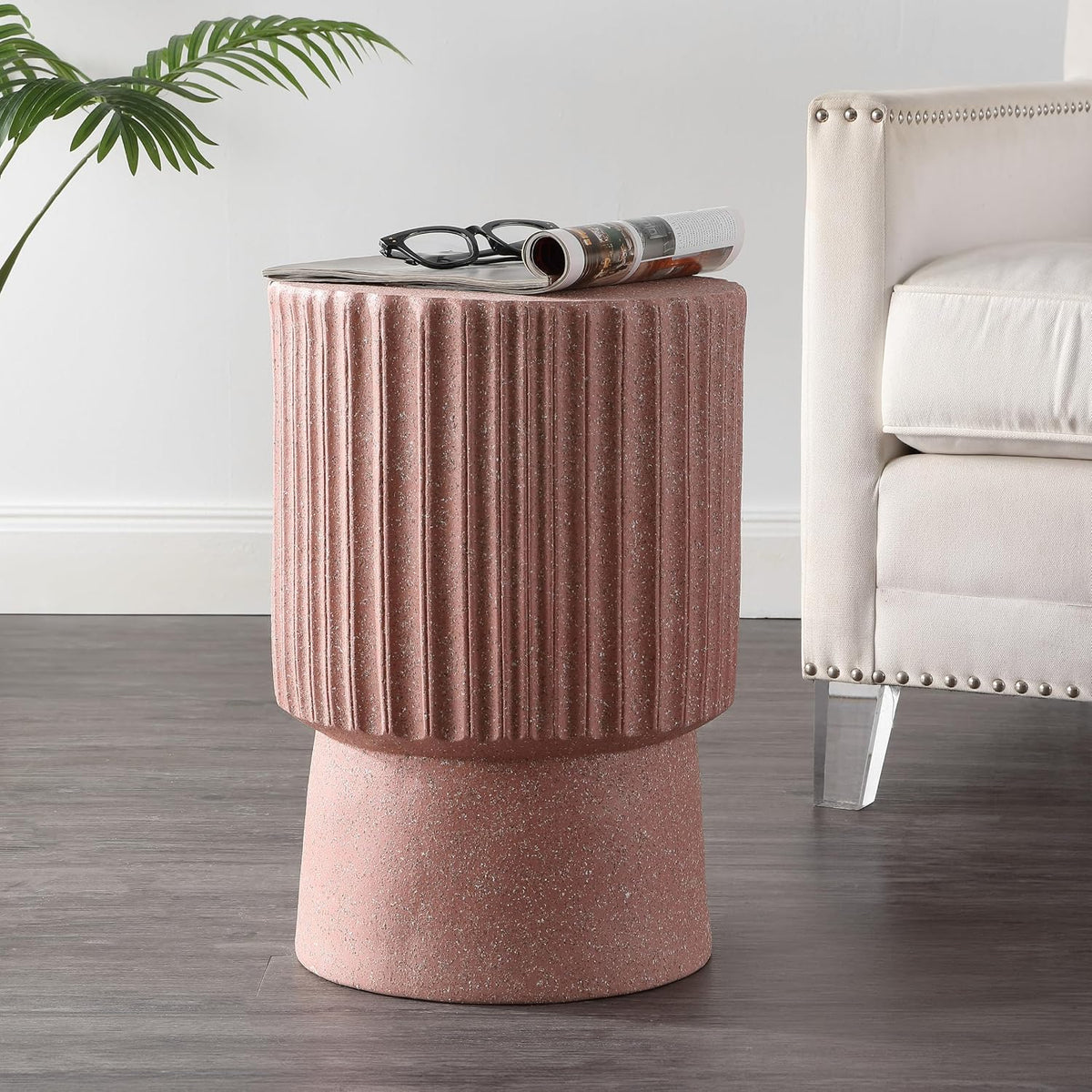 JONATHAN Y Louisa Outdoor Accent Table 19" Fluted Polyresin, Pink Terrazzo