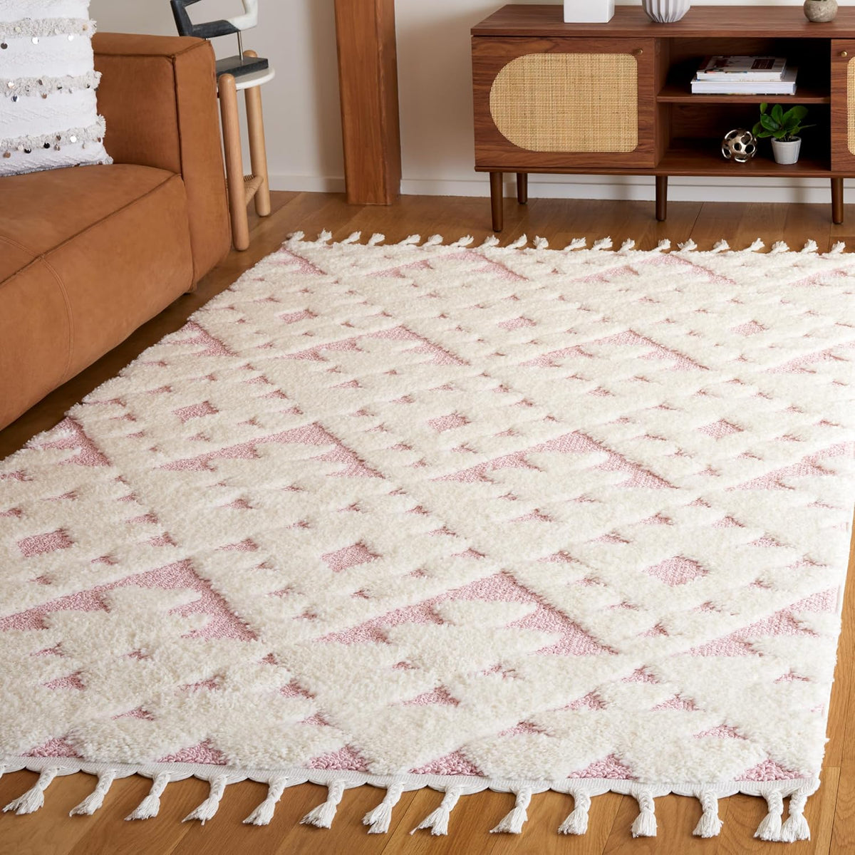 SAFAVIEH Area Rug 4x6 - Moroccan Tassel Shag Collection - Ivory & Pink, Non-Shedding & Easy to Clean, Plush High-Low Texture, Ideal for Living Room, Bedroom, Dining Space (MTS688U)