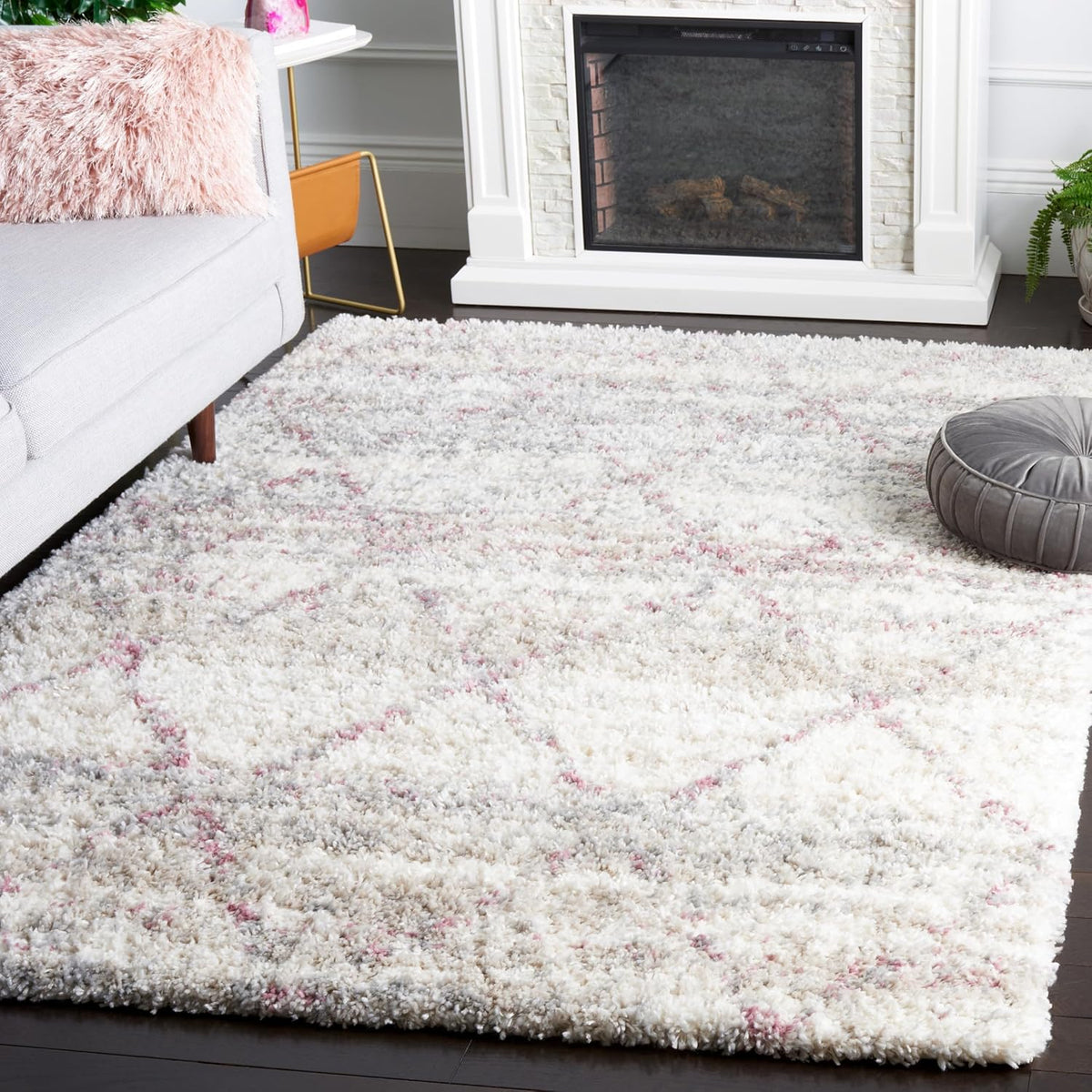 safavieh fontana shag collection area rug - 5'3" shown in use