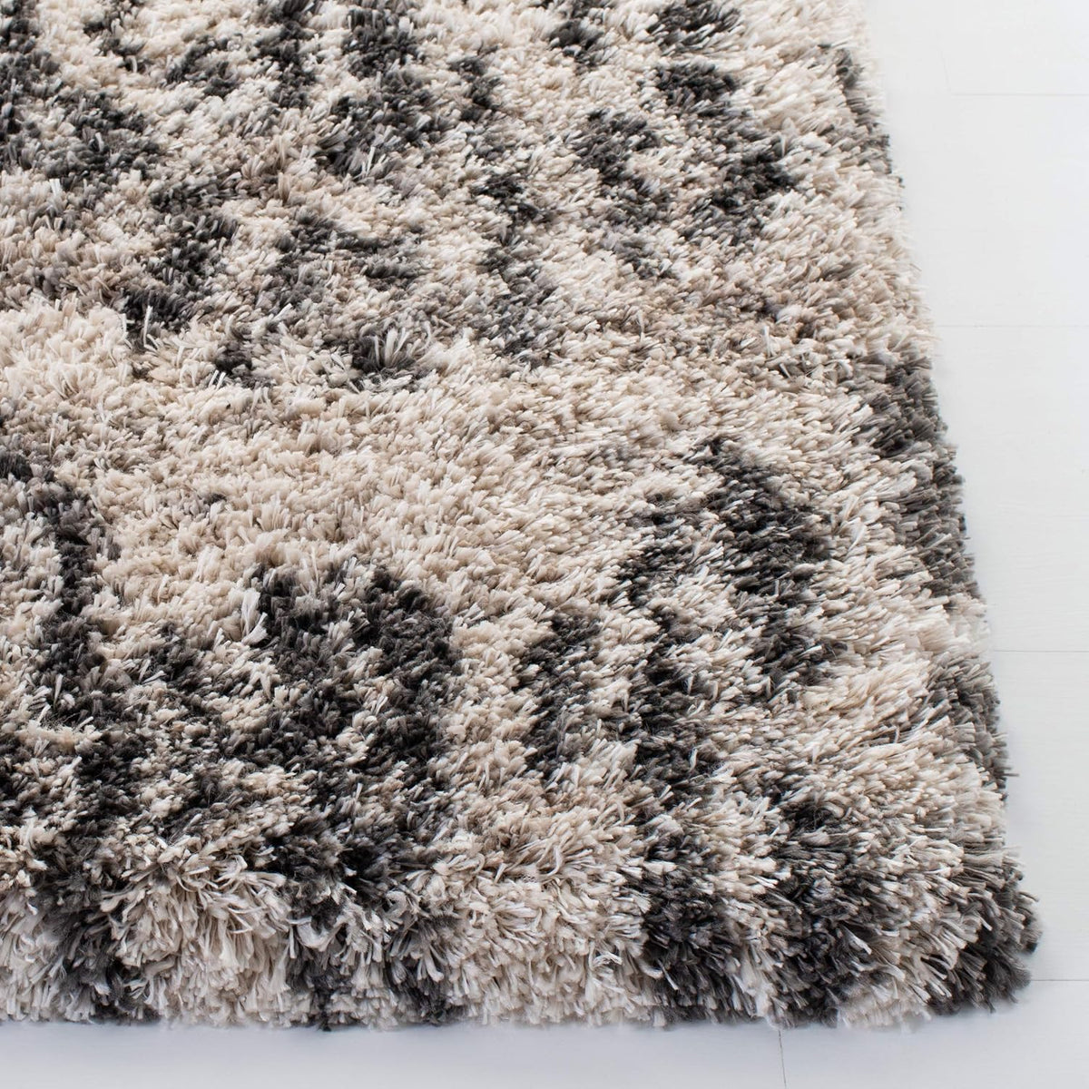 SAFAVIEH Iceland Shag Collection Area Rug - 9' x 12', Cream & Grey, Modern Design, Non-Shedding & Easy Care, 2.6-inch Thick Ideal for High Traffic Areas in Living Room, Bedroom (ISG518A)