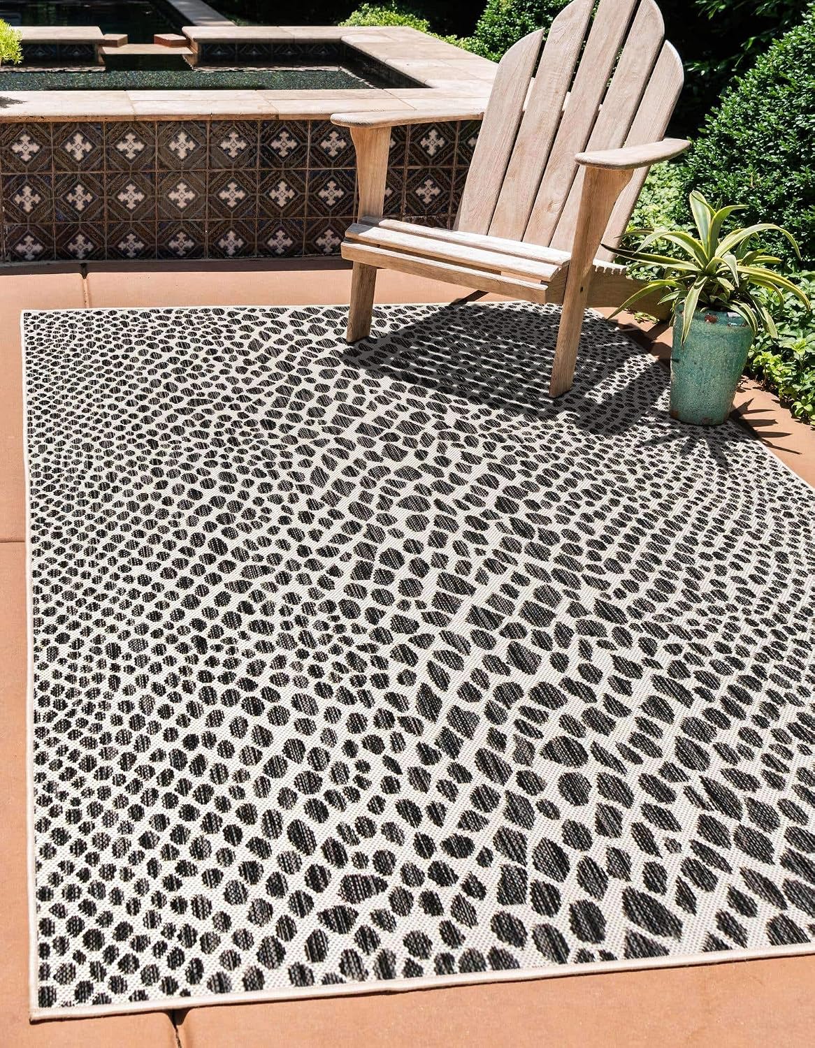 Unique Loom Outdoor Collection Area Rug - Cape Town (7' 10' x 10' Rectangle, Black/ Ivory)