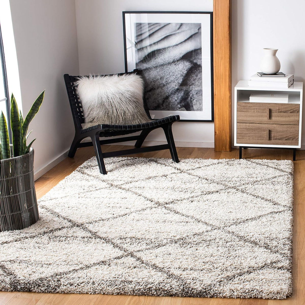 SAFAVIEH Hudson Shag Collection Area Rug - 5'3" x 7'6", Grey & Beige, Modern Trellis Design, Non-Shedding & Easy Care, 2-inch Thick Ideal for High Traffic Areas in Living Room, Bedroom (SGH281J)