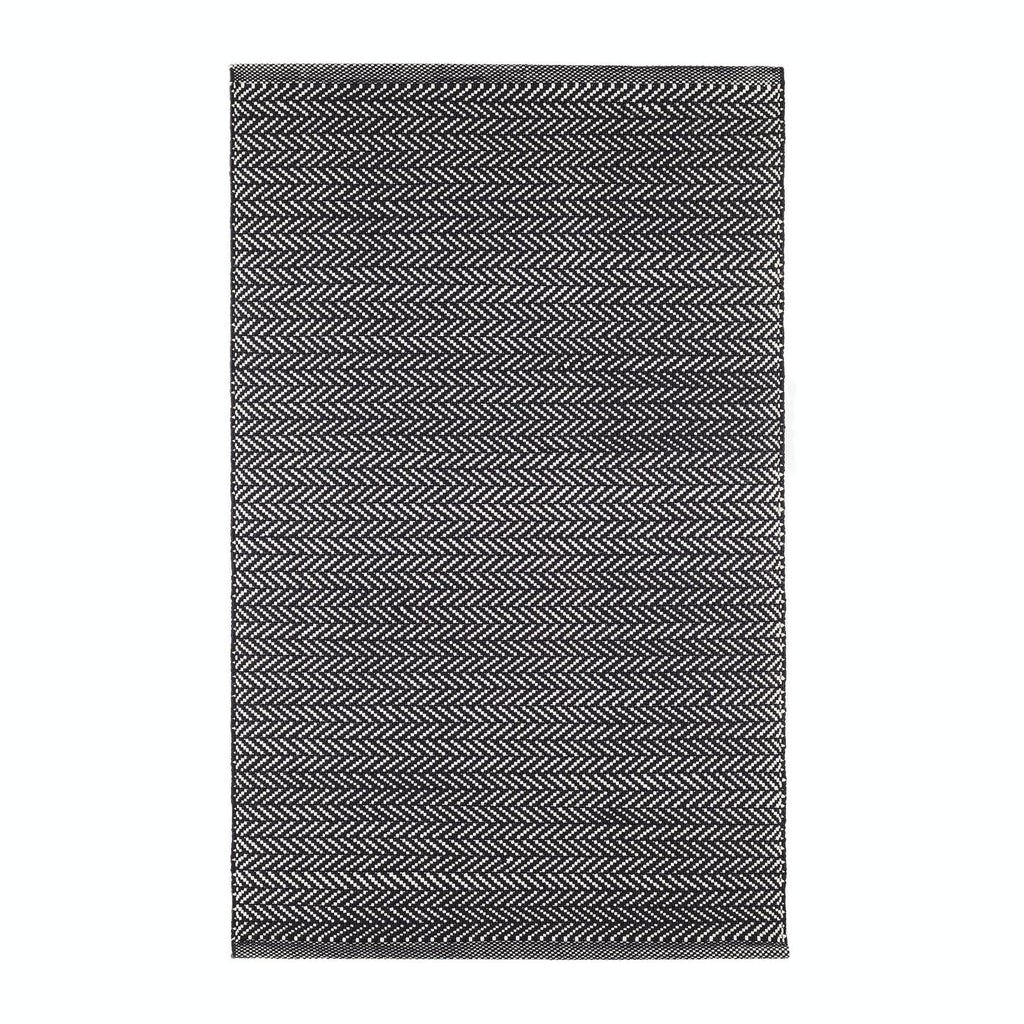 Dash & Albert Herringbone Black/Ivory Indoor/Outdoor Rug, 7'6"x9'6"